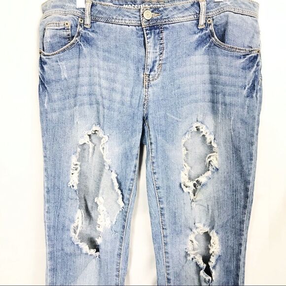 Mossimo Light Wash Destroyed Skinny Jeans Size 13 - Picture 2 of 6